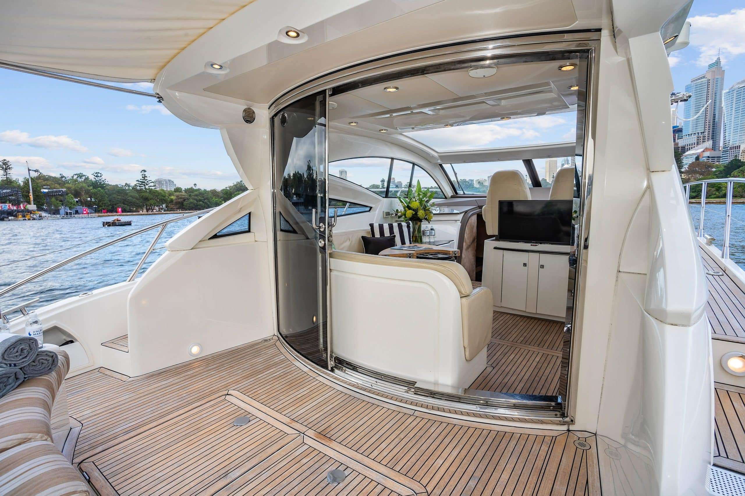 Boat Hire for 2-4 Guests Sydney (Couples & Small Groups)