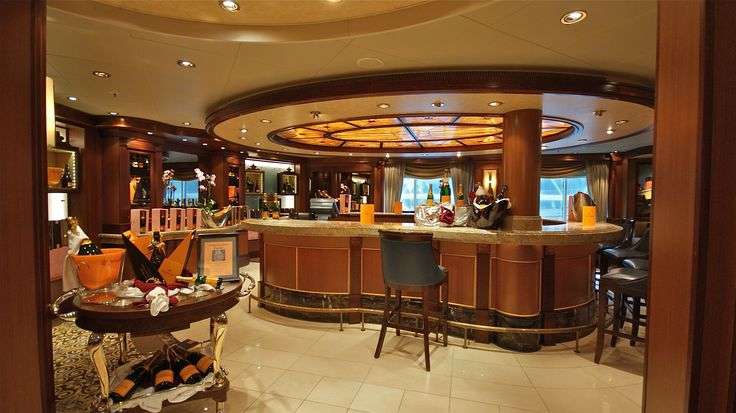 What's a Cash Bar and How Does it Work on a Charter?