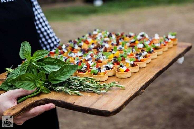 A Guide to Canapé Menus for Your Boat Hire: Options and Pricing