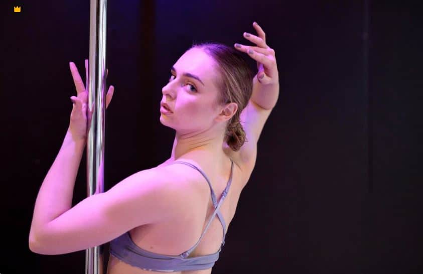 Exotic dancer for your boat hire