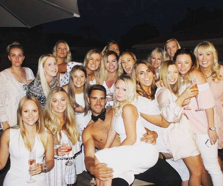 Hens Night, Party Boats, Bond Bar Melbourne - Night Fishing Charters Sydney