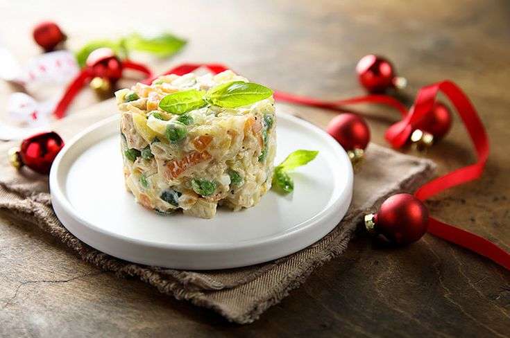A Guide to Canapé Menus for Your Boat Hire: Options and Pricing